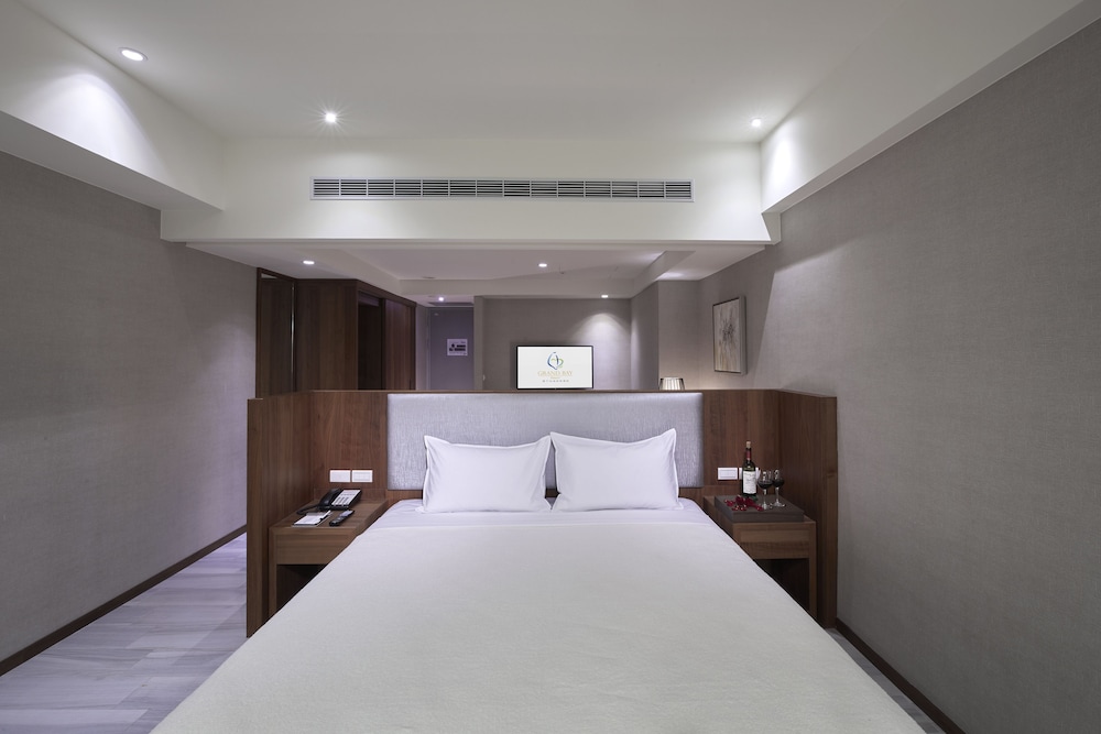 Grand Bay Resort 18/70