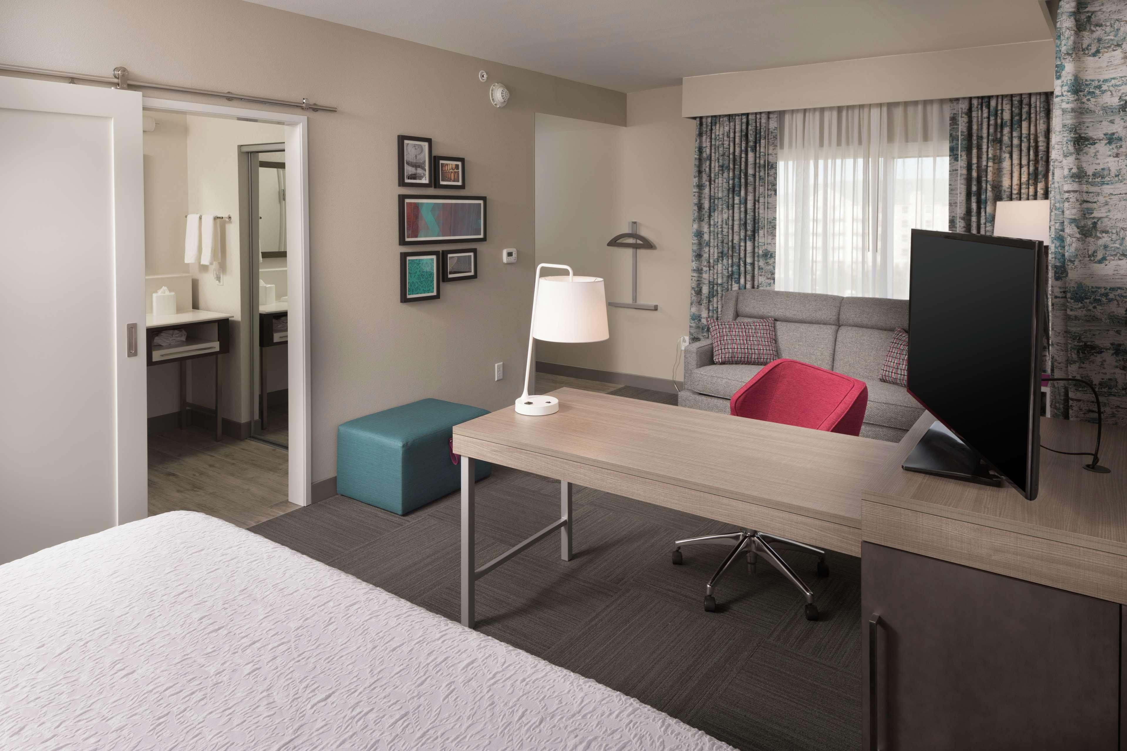 SUITE, KING BED, ACCESSIBLE