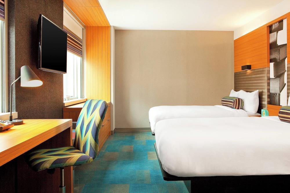Aloft Chicago Downtown River North 17/49