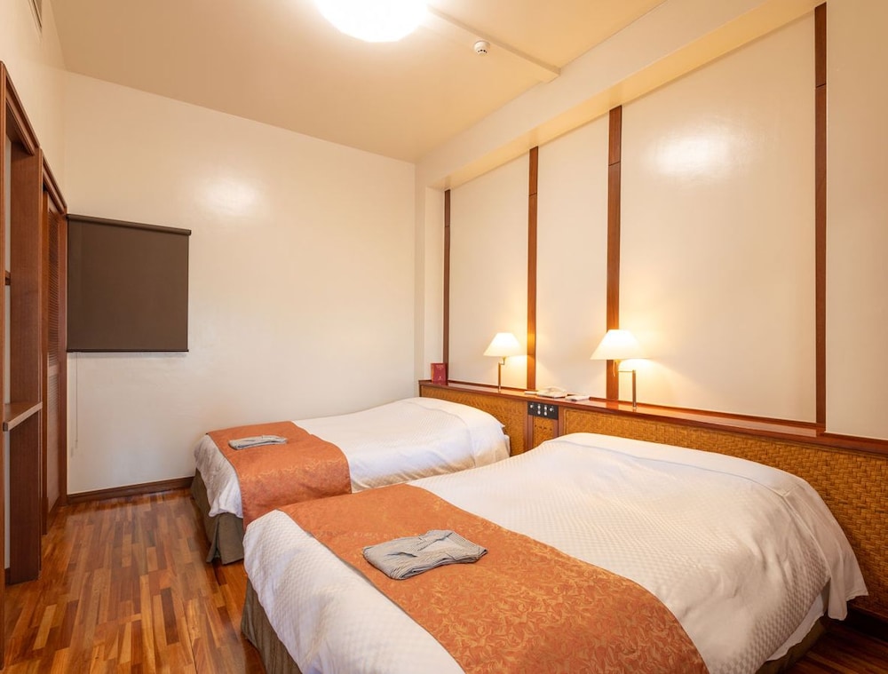 Jasmine, Twin Beds, Hot Tub, Tatami