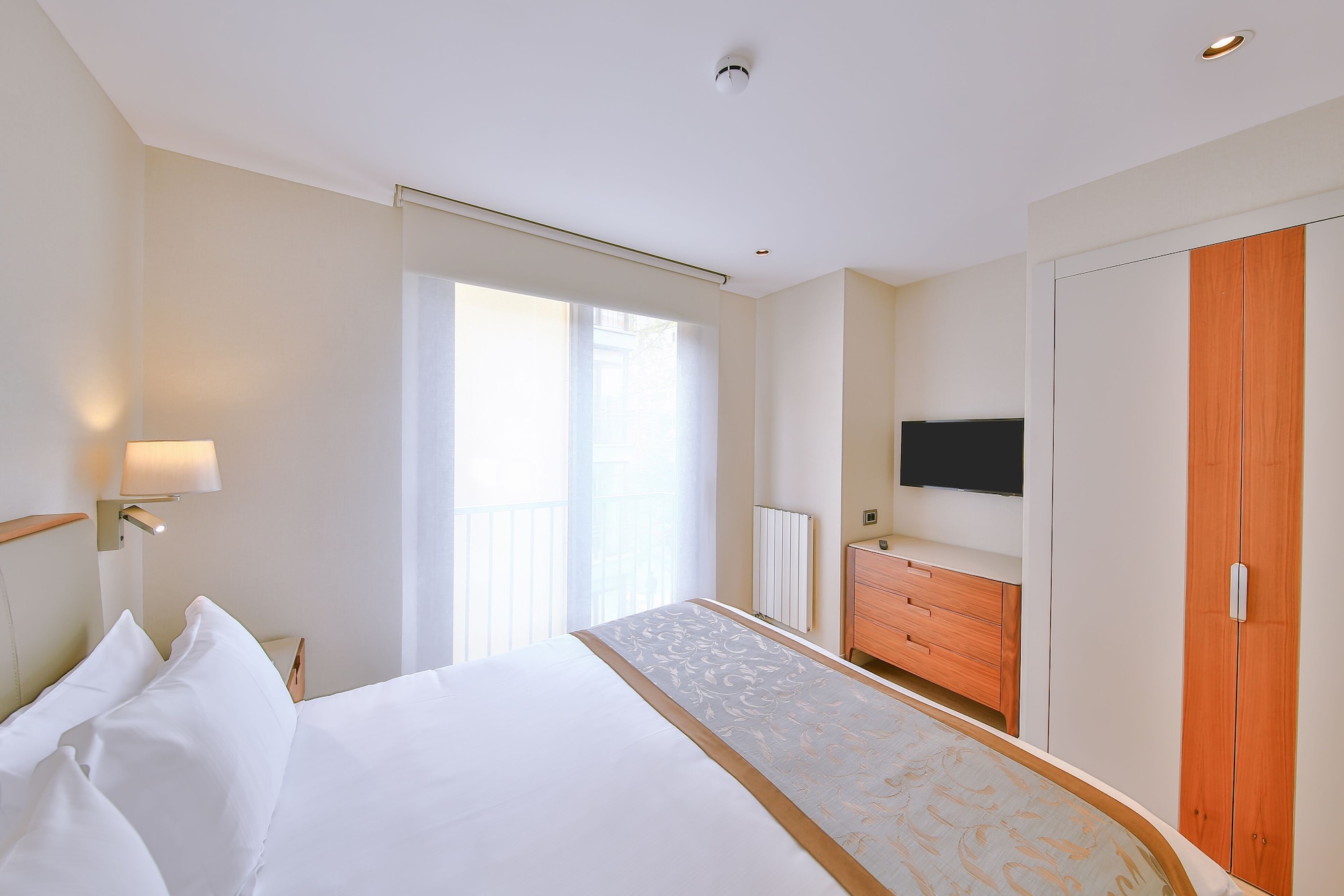1 BEDROOM, SUITE, CITY VIEW