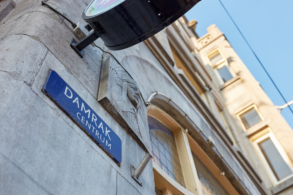 Damrak Short Stay Amsterdam 3/35