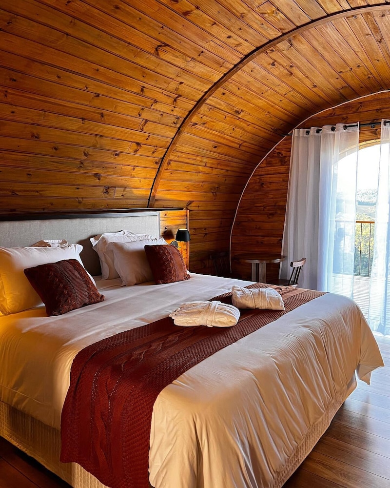 Romantic, King Bed, Mountain View