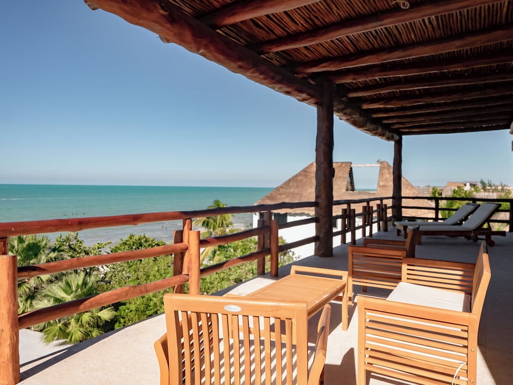Beachfront Hotel Boutique DK 33/50