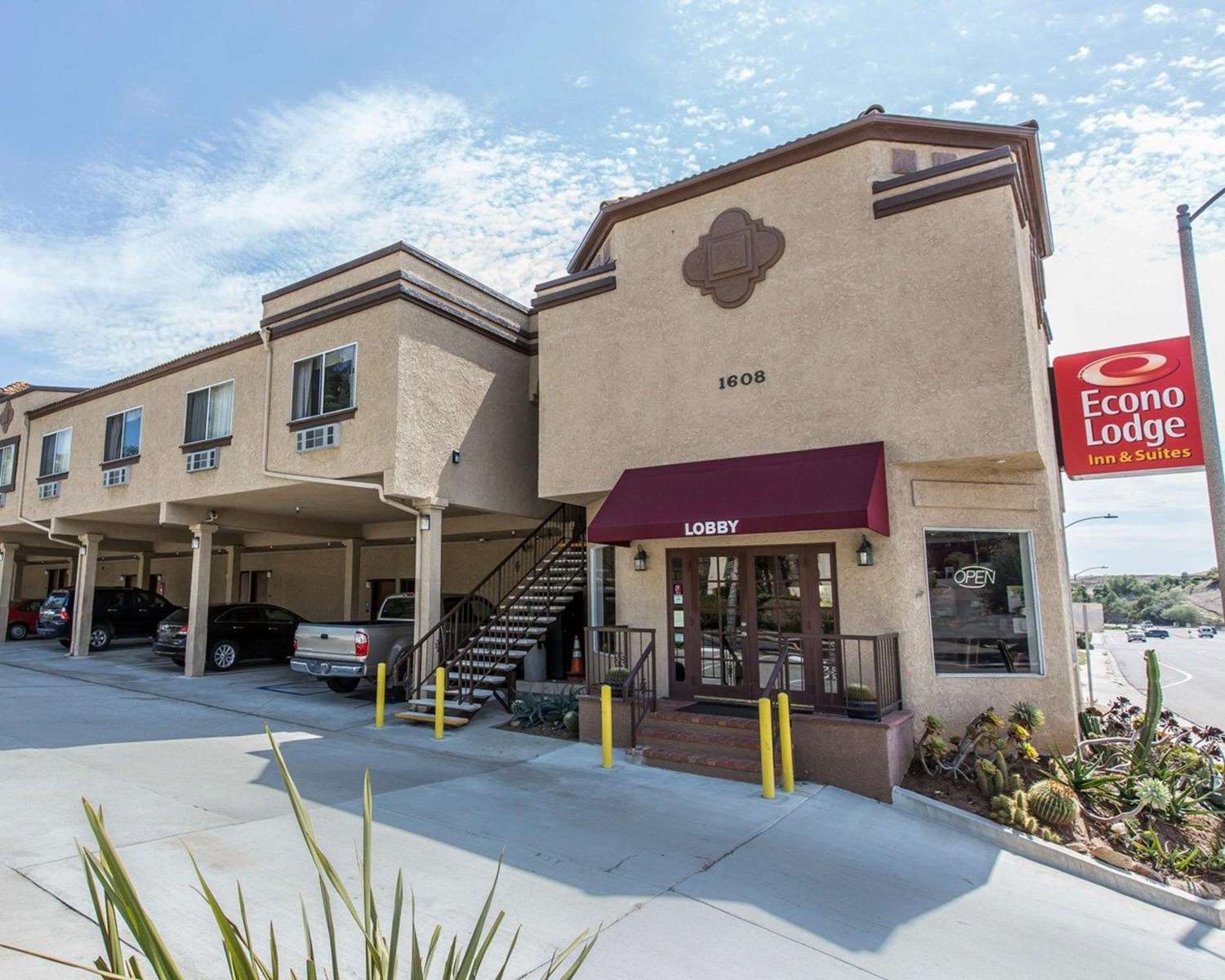 Econo Lodge Inn & Suites Fallbrook Downtown 2/31