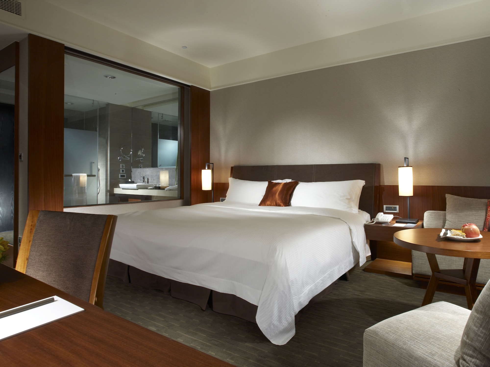 SUPERIOR, KING BED