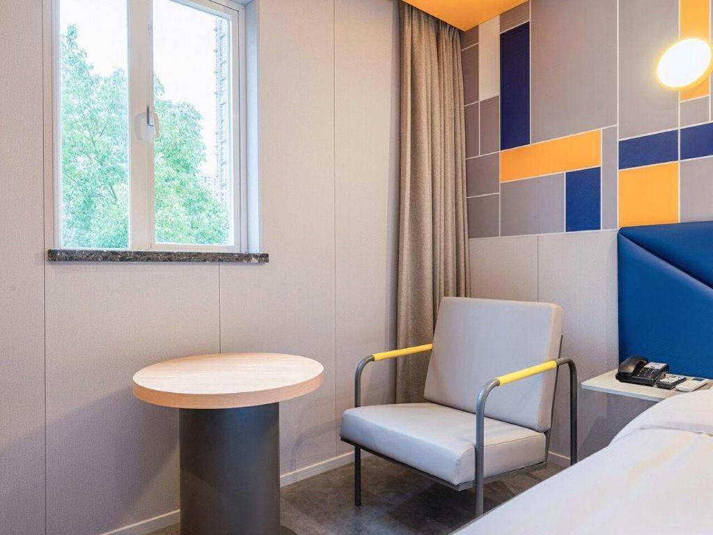 7 Days Inn Wuhan Dingziqiao Zhongnan Road Metro Station 34/43