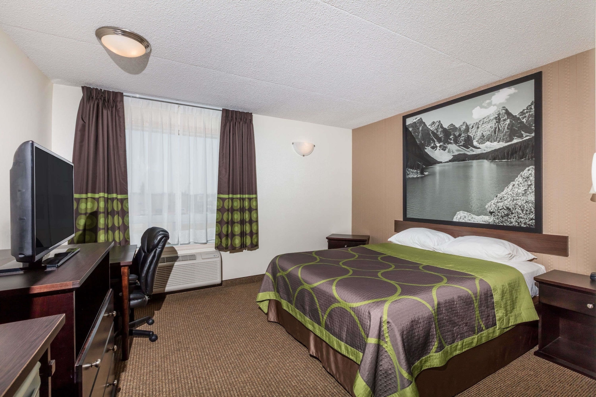 Standard, King Bed, Smoking, Super 8 by Wyndham Edson 2/4