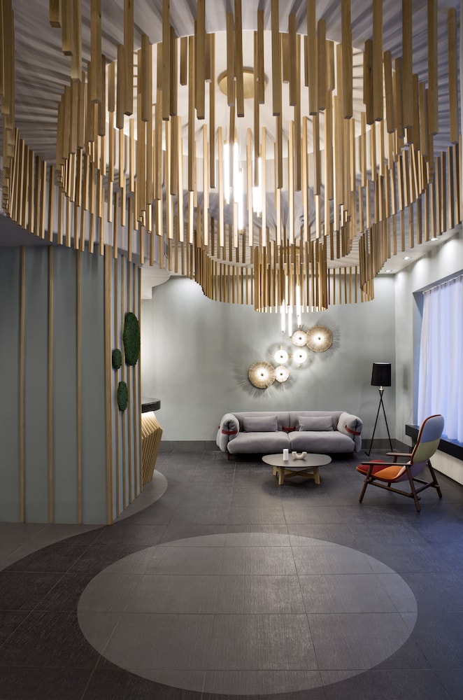 Zeus Essence Bucharest, Trademark Collection by Wyndham 35/65