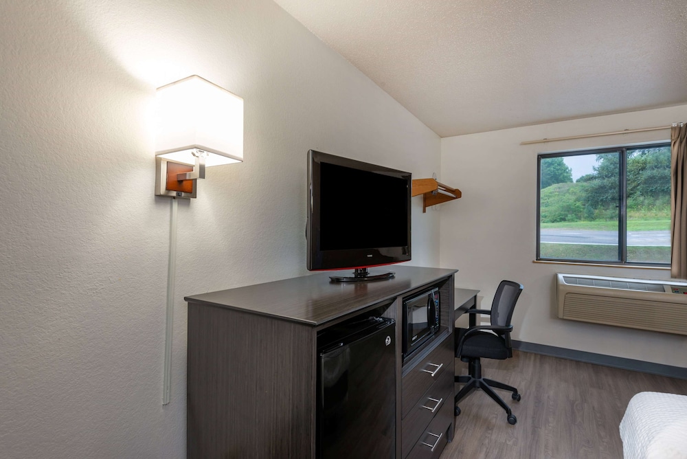 Days Inn by Wyndham Somerset PA I-70 I-76 23/25