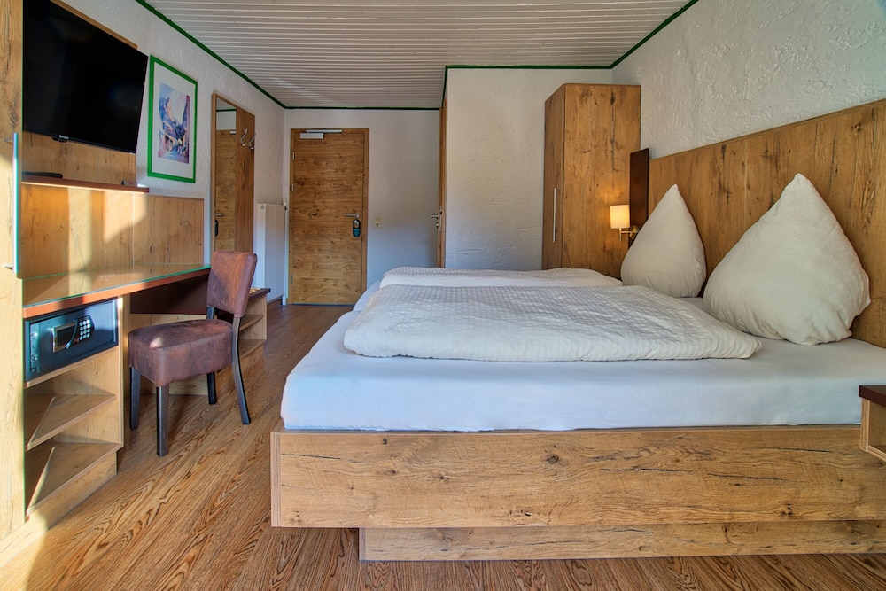 Natur- und Wanderhotel am Steinbachtal 8/33