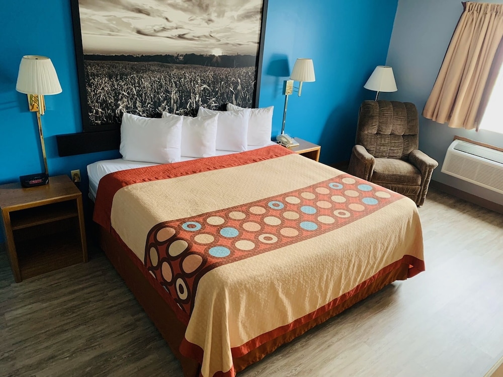 Super 8 by Wyndham Crete 11/27