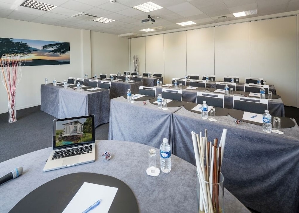 Mercure Aix-en-Provence La Duranne Gare TGV 40/50