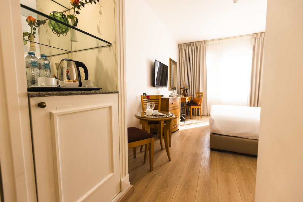 The Liwan Hotel 34/38