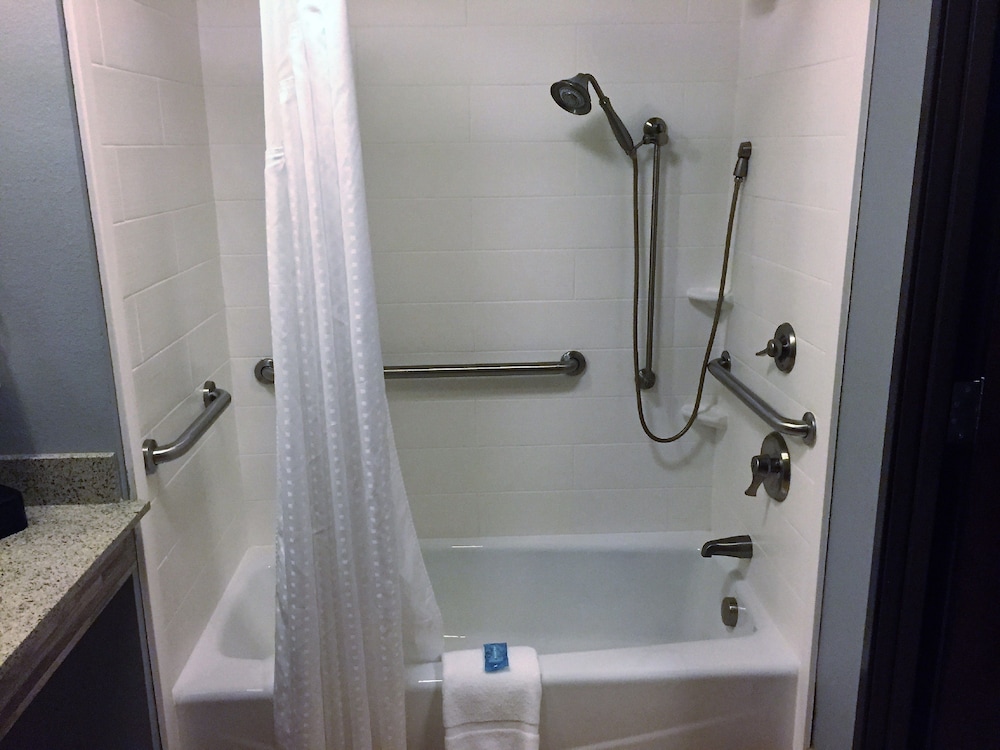 Holiday Inn Express Hotel and Suites Perry-National Fairground Area 15/68