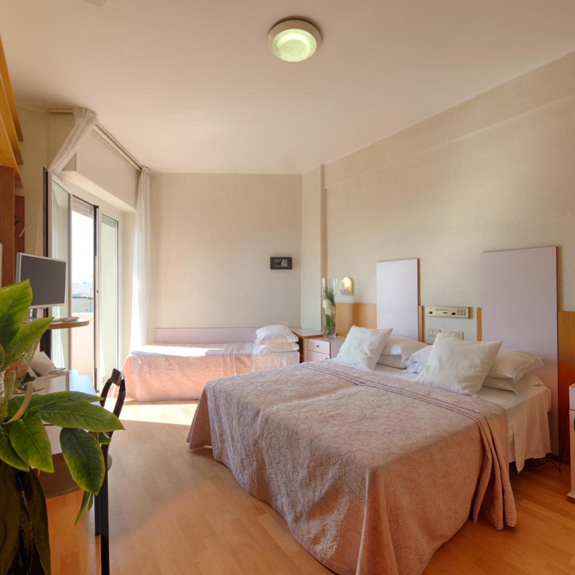 Room, Triple