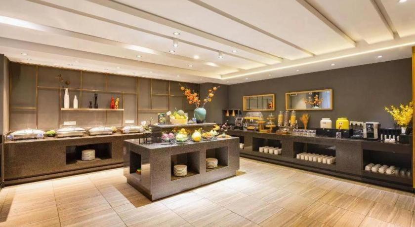 Yitel Hotel (Shenyang Sanhao Street Shengjing Hospital Branch) 35/50