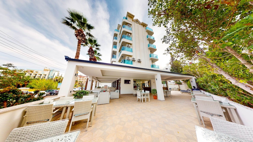 MODA BEACH HOTEL 49/57