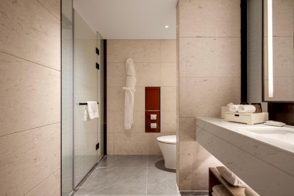 SWISS SELECT, TWIN BEDS, CITY VIEW