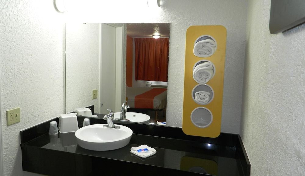 Motel6 Oklahoma City, OK - Airport East 44/46