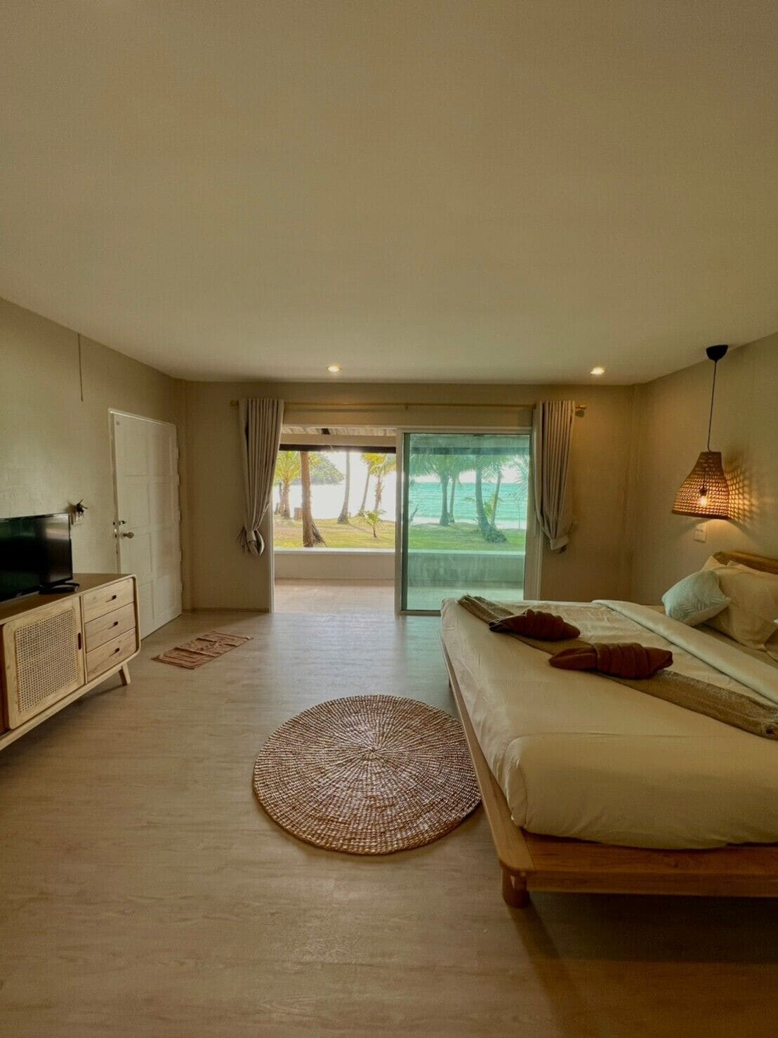 Type D, Queen Bed