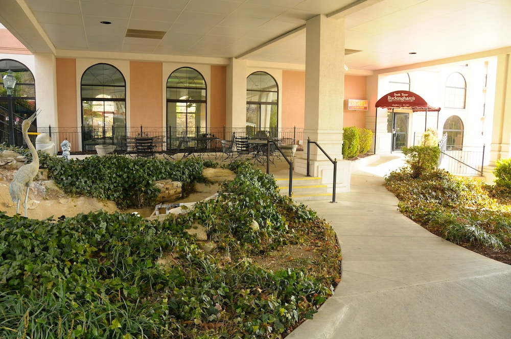 Clarion Inn Branson 67/72