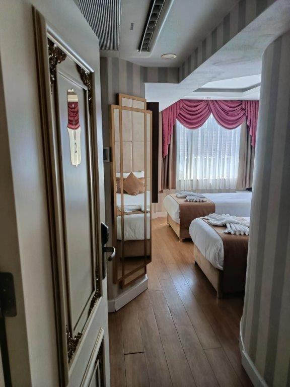 Deluxe, Twin Beds