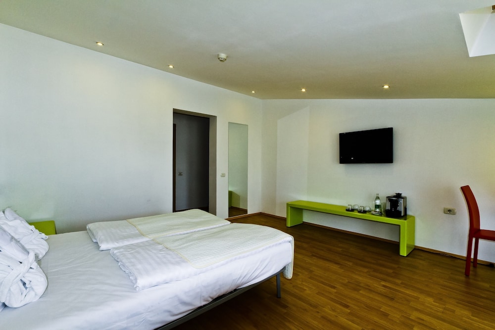 Christina Hotel 19/61