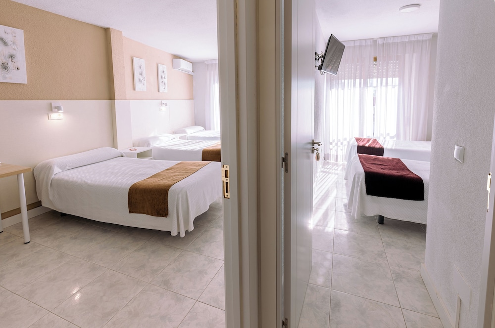 Hostal Gran Via 18/40