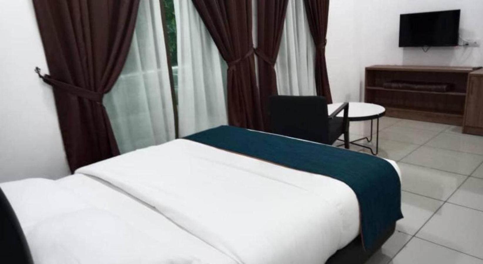 AK Cvia Hotel 6/19