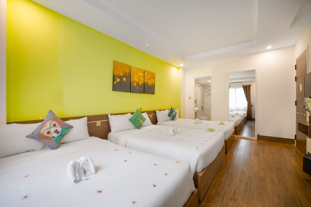 FAMILY, MULTIPLE BEDS