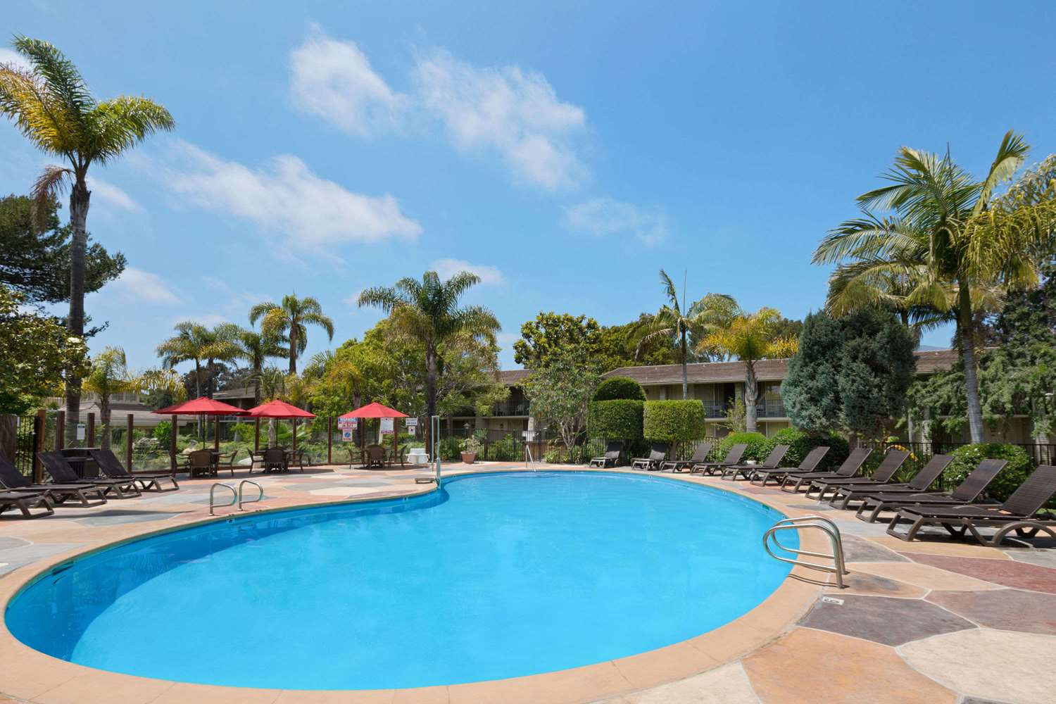 Ramada By Wyndham Santa Barbara 38/42