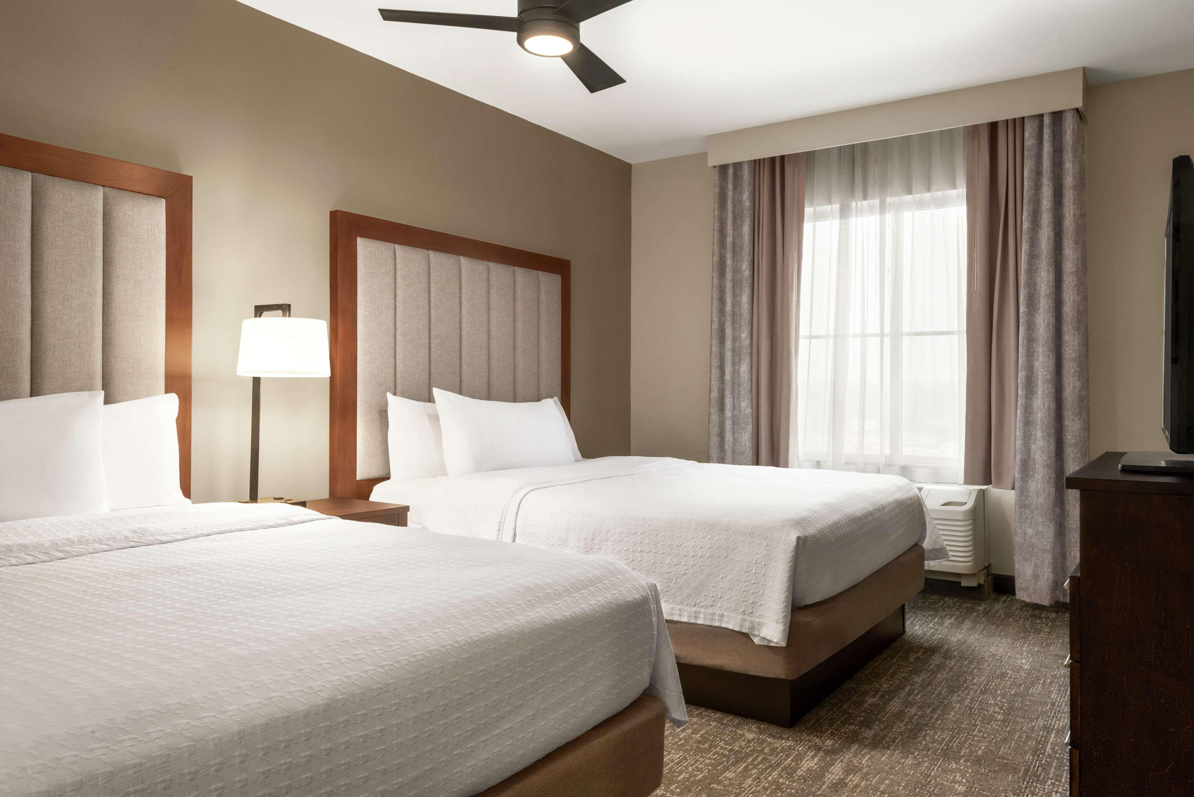 2 BEDROOMS, SUITE, KING BED, 2 QUEEN BEDS, 2 BATHROOMS
