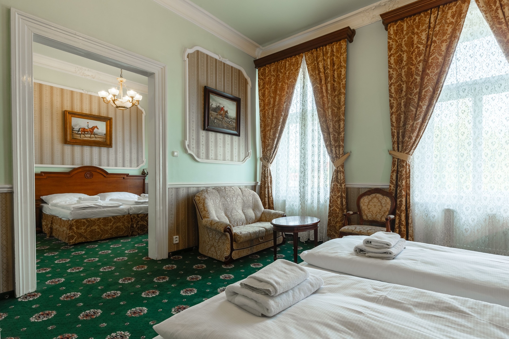 ROYAL, SUITE, 2 QUEEN BEDS