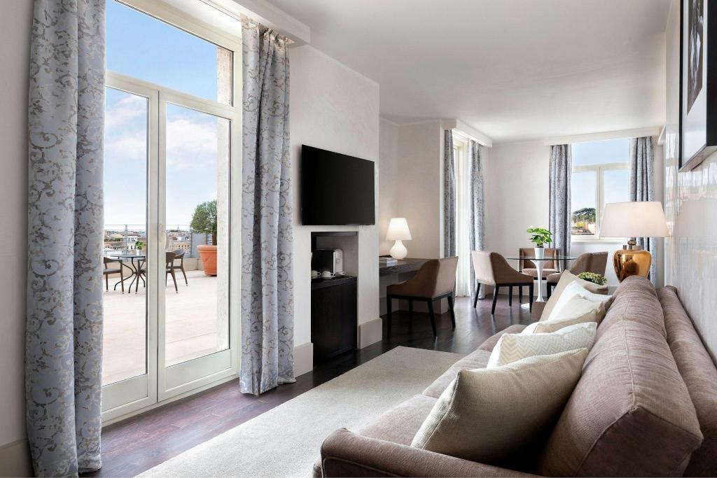 Vice President, Suite, King Bed, Skyline View, Terrace Level