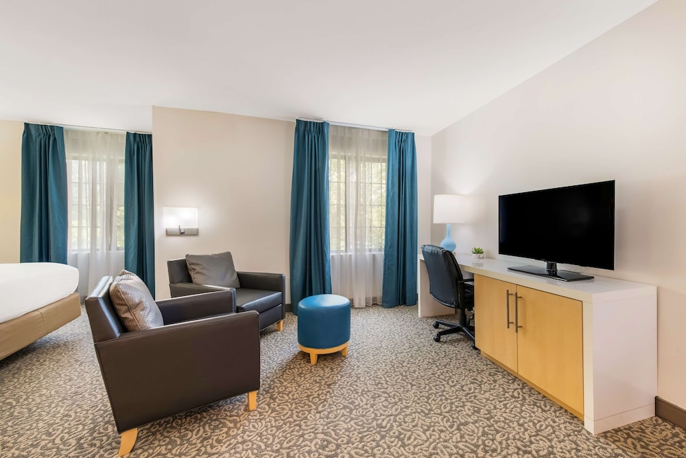 Suites Charlotte Arrowood 25/49