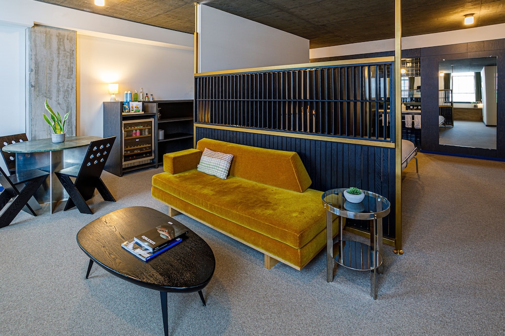 The Emily Hotel 43/70