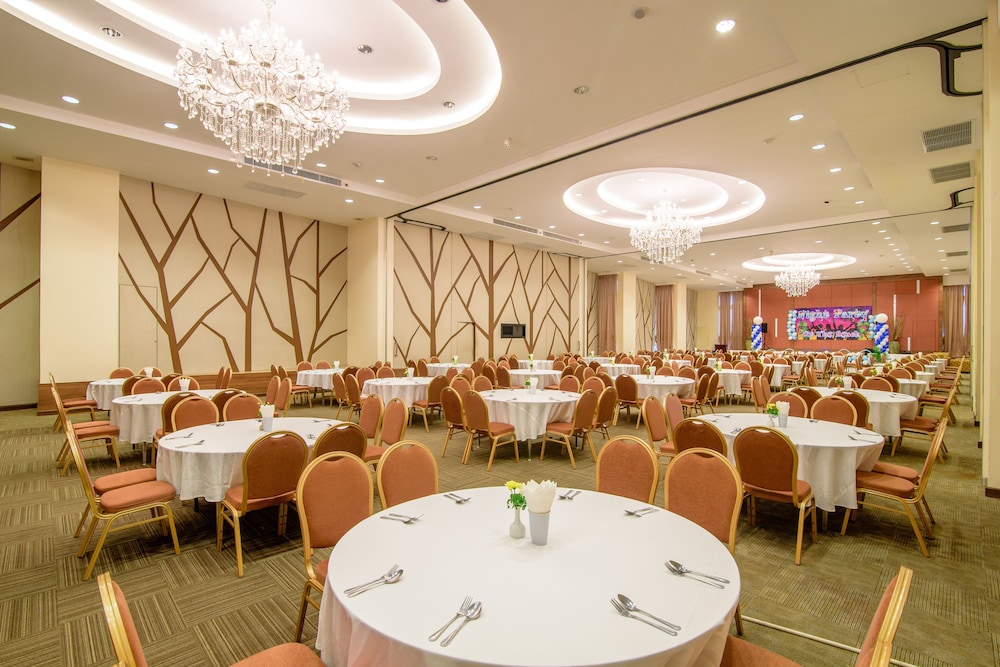 Golden Beach Cha Am Hotel 32/50