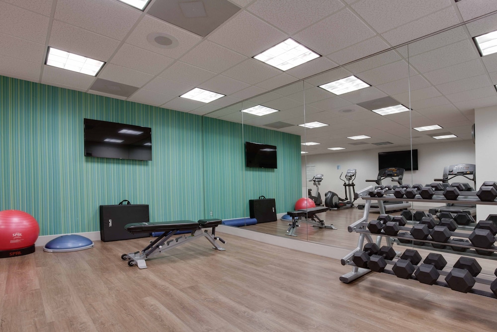 Holiday Inn Express And Suites Orlando International Airport 26/62