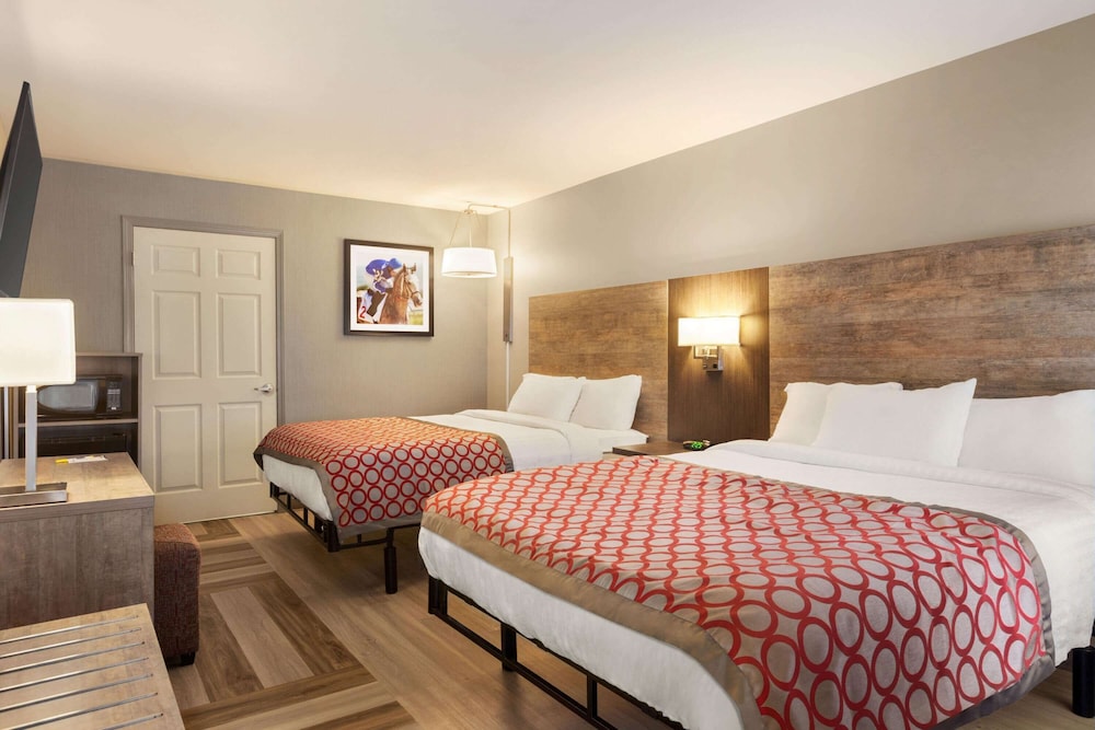 Days Inn & Suites by Wyndham Bowling Green 18/46
