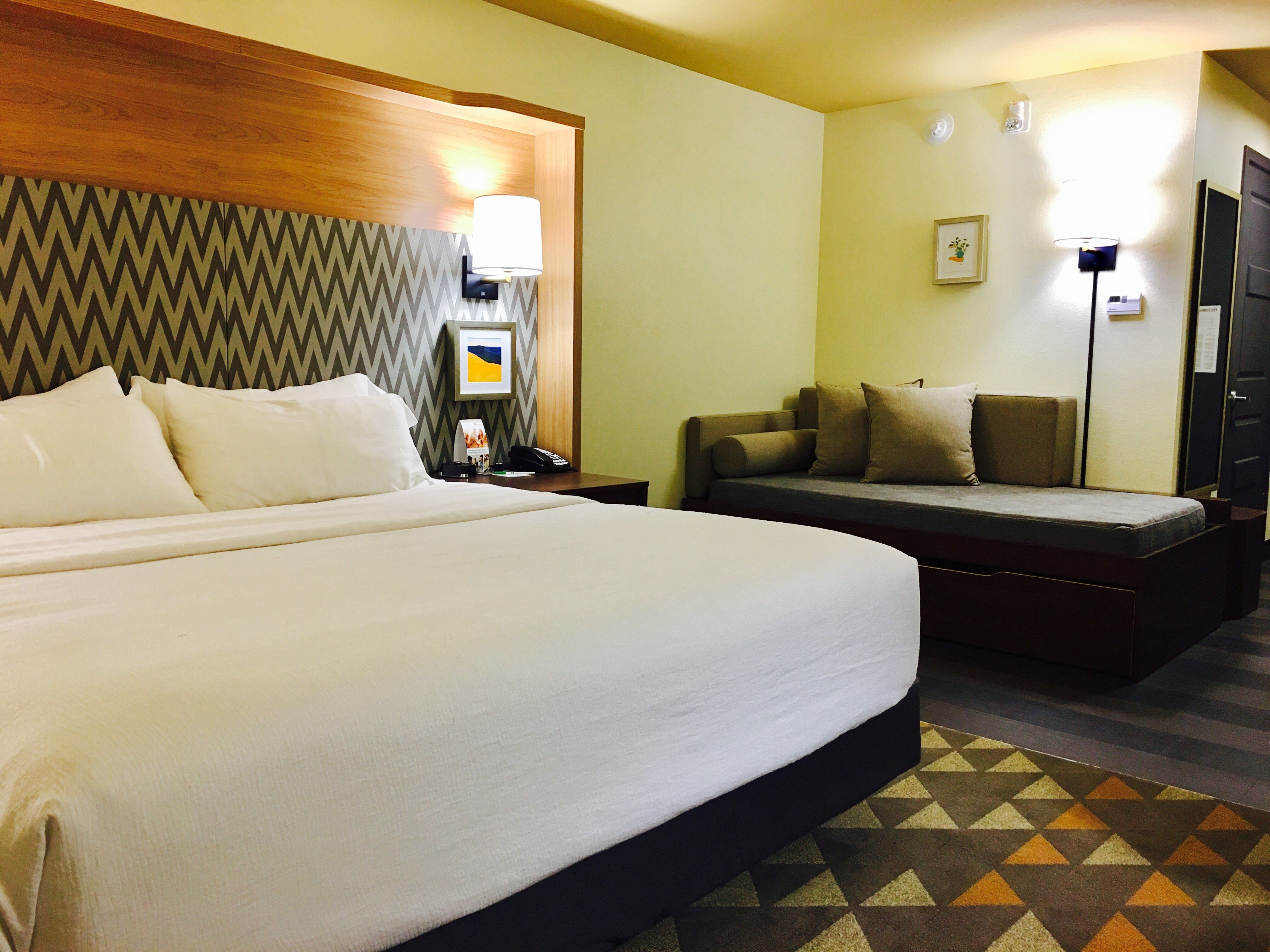 Holiday Inn Kansas City Airport 8/42