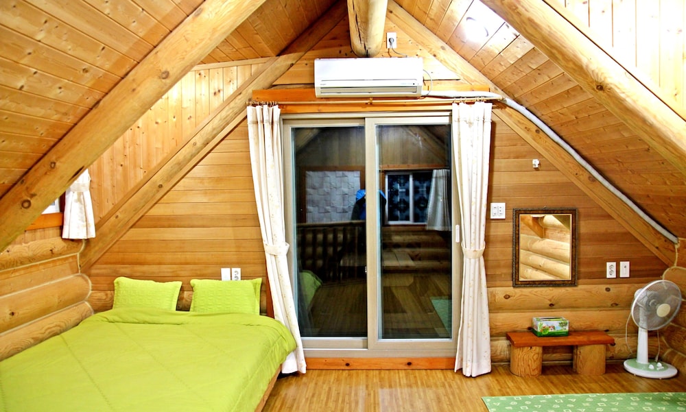 Jeju Jungmun Log Pension Resort 28/50