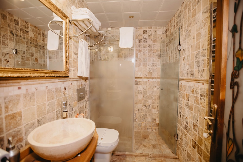 Artium Cave Hotel 44/50