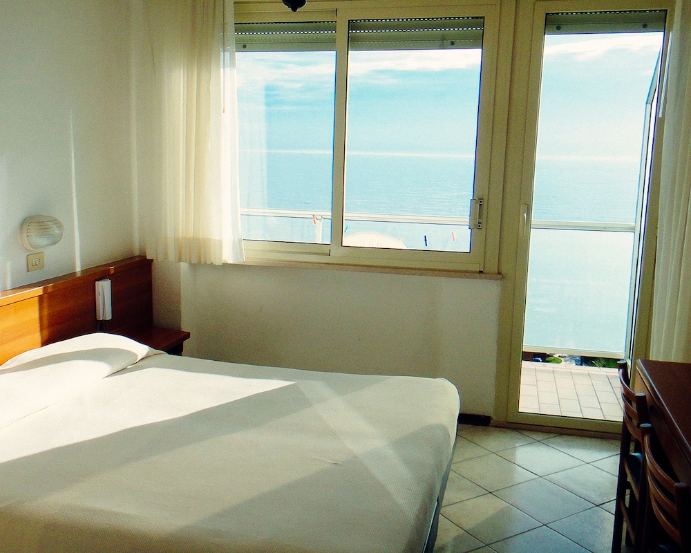ROOM, TRIPLE, SEA VIEW, BALCONY