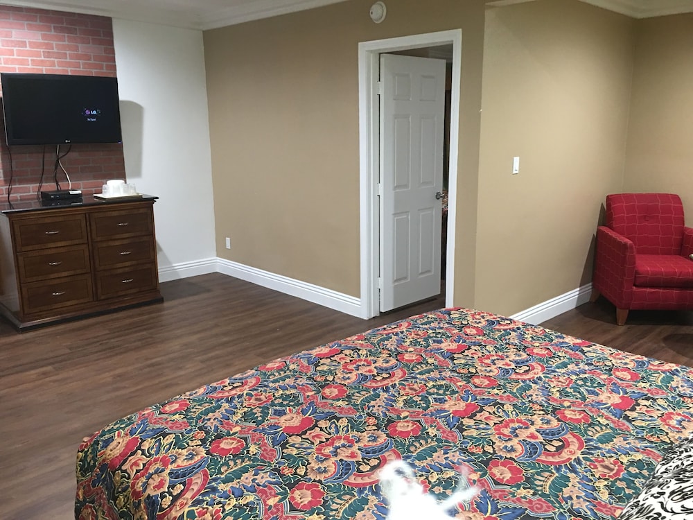 American Inn Suites Lax Airport 24/64