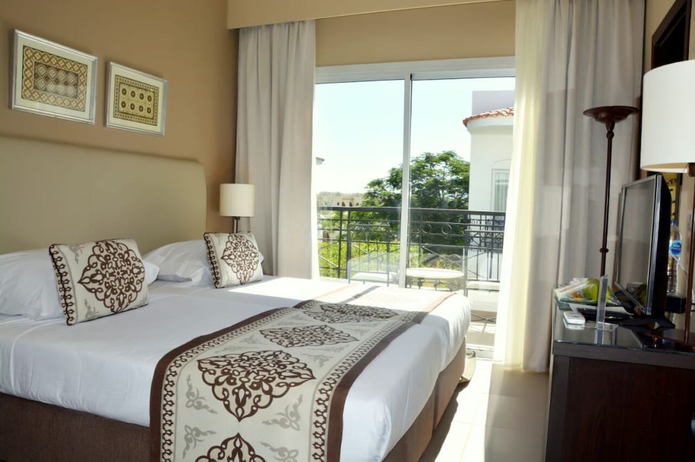 STANDARD, DOUBLE OR TWIN BED, GARDEN VIEW