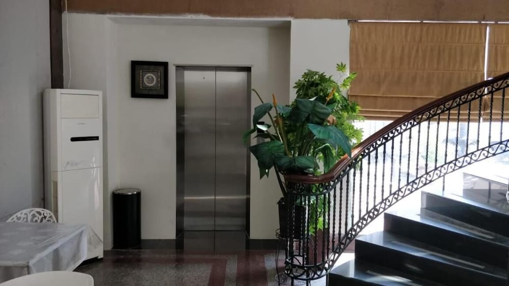 Hotel 55 8/56