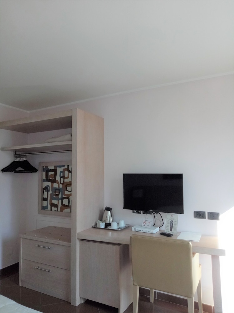 Hotel Chiaraluna 23/29