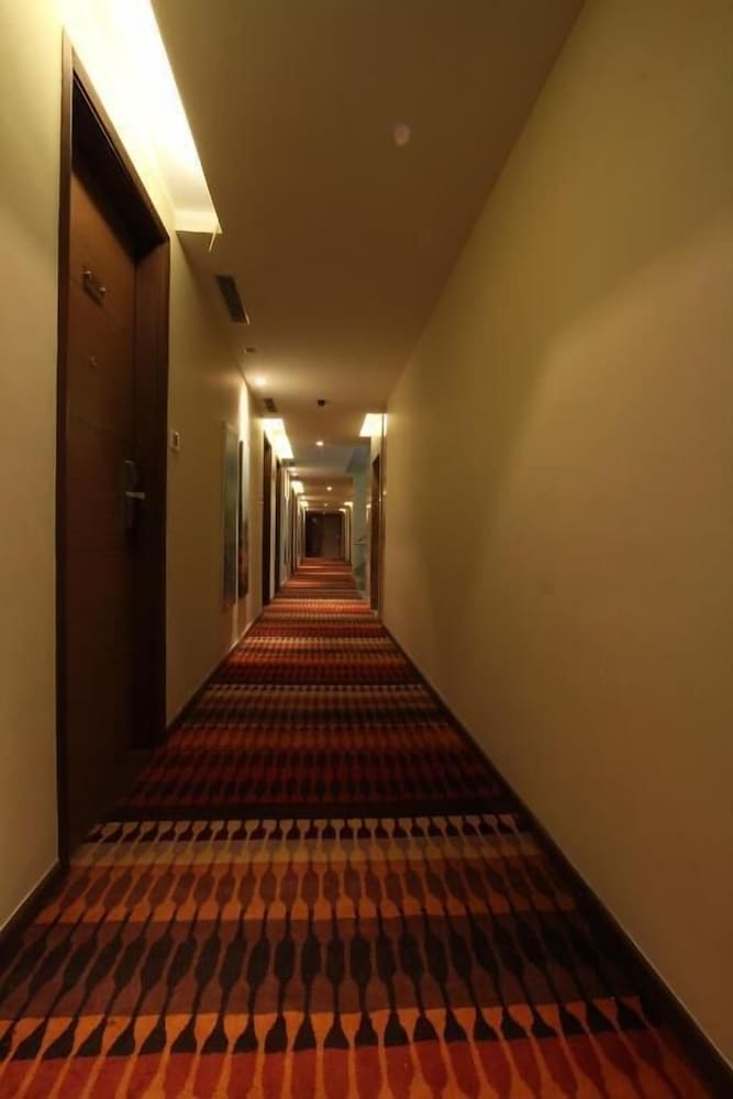 Riverview Hotel 4/48