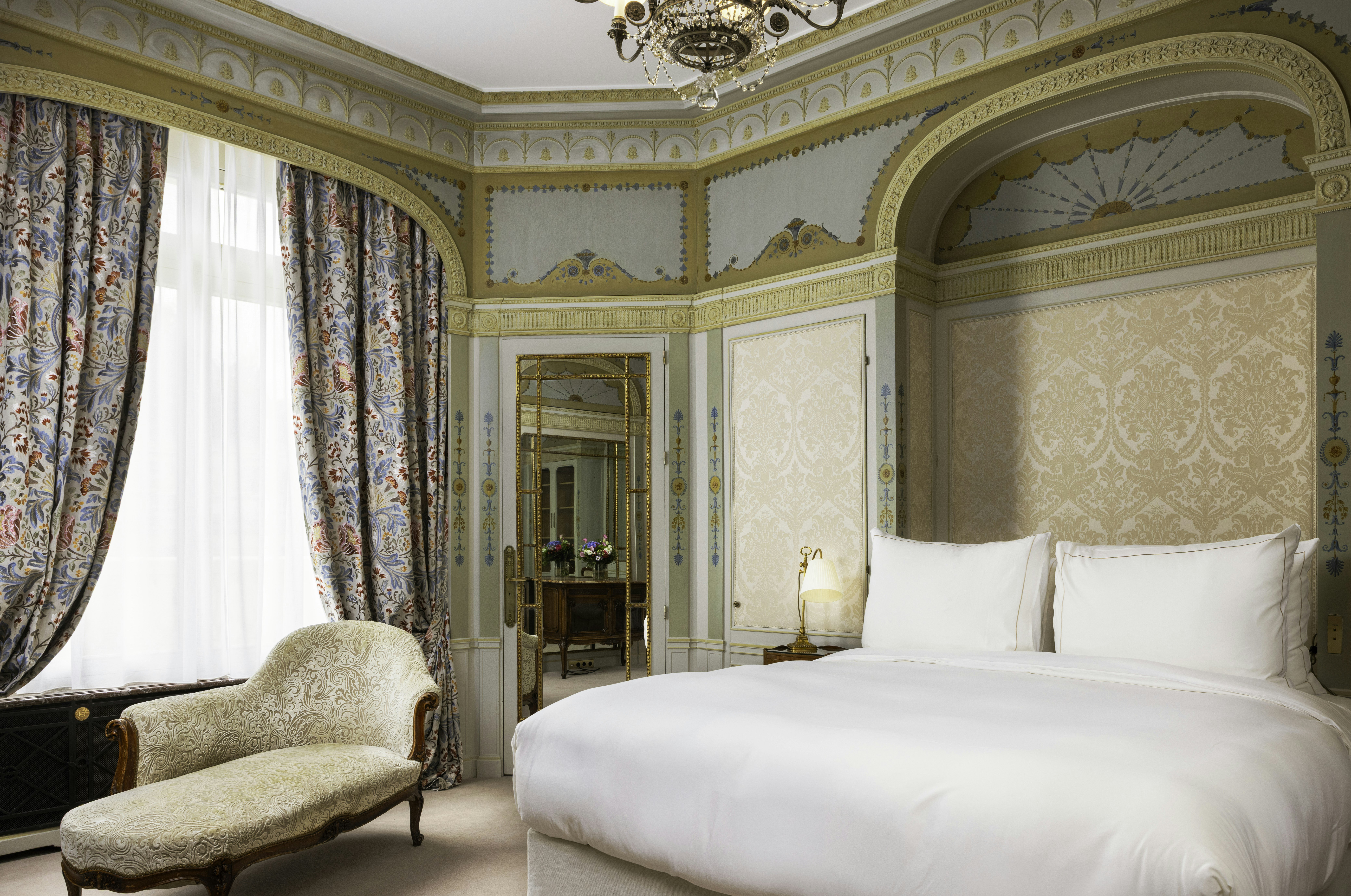 HOTEL RAPHAEL 23/80